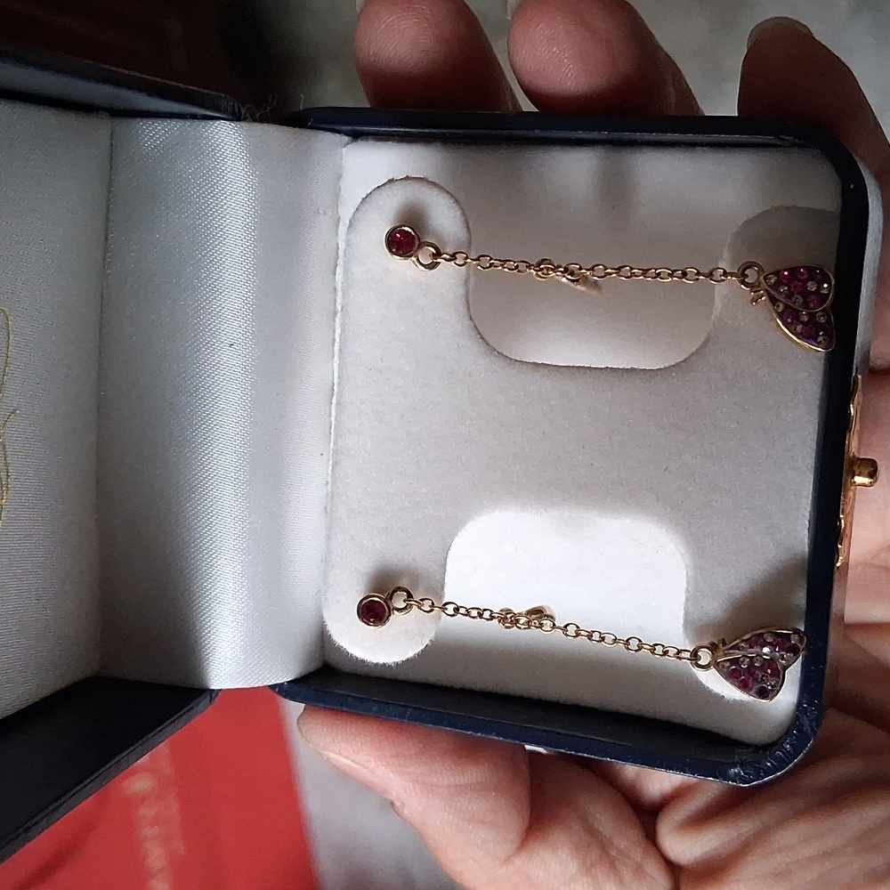 Untested Drop earrings In EUC. Kept N Jewlery Box For 24 Yrs
